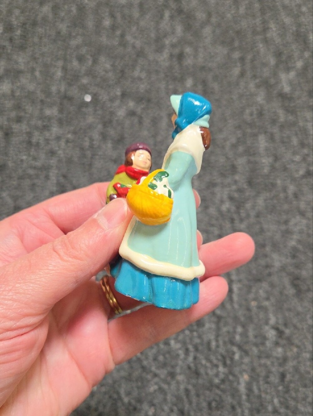 Avon Blue Cream Woman & Child Figurine with Yellow Basket - Picture 4 of 9